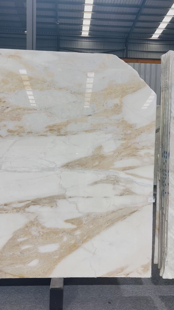 Factory Custom Elegant Wear-resistant Calacatta Gold Natural Marble Slab for Living Room Dining Indoor
